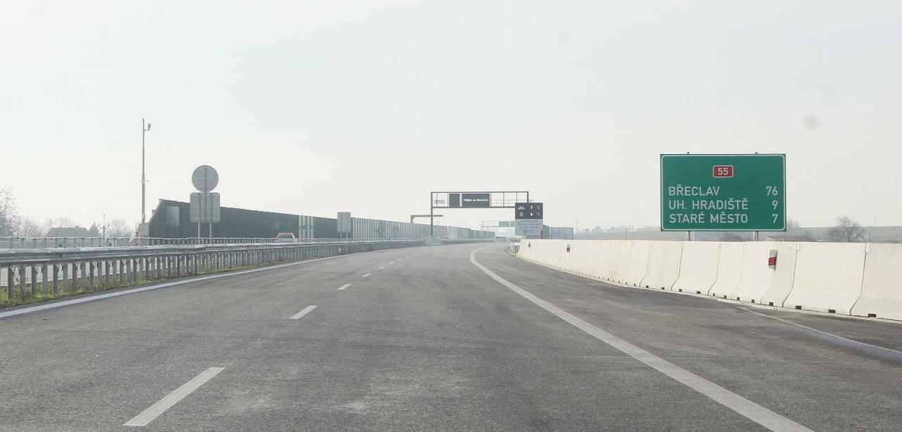 Otevírání prvních tří úseků dálnice D55 na Slovácku...