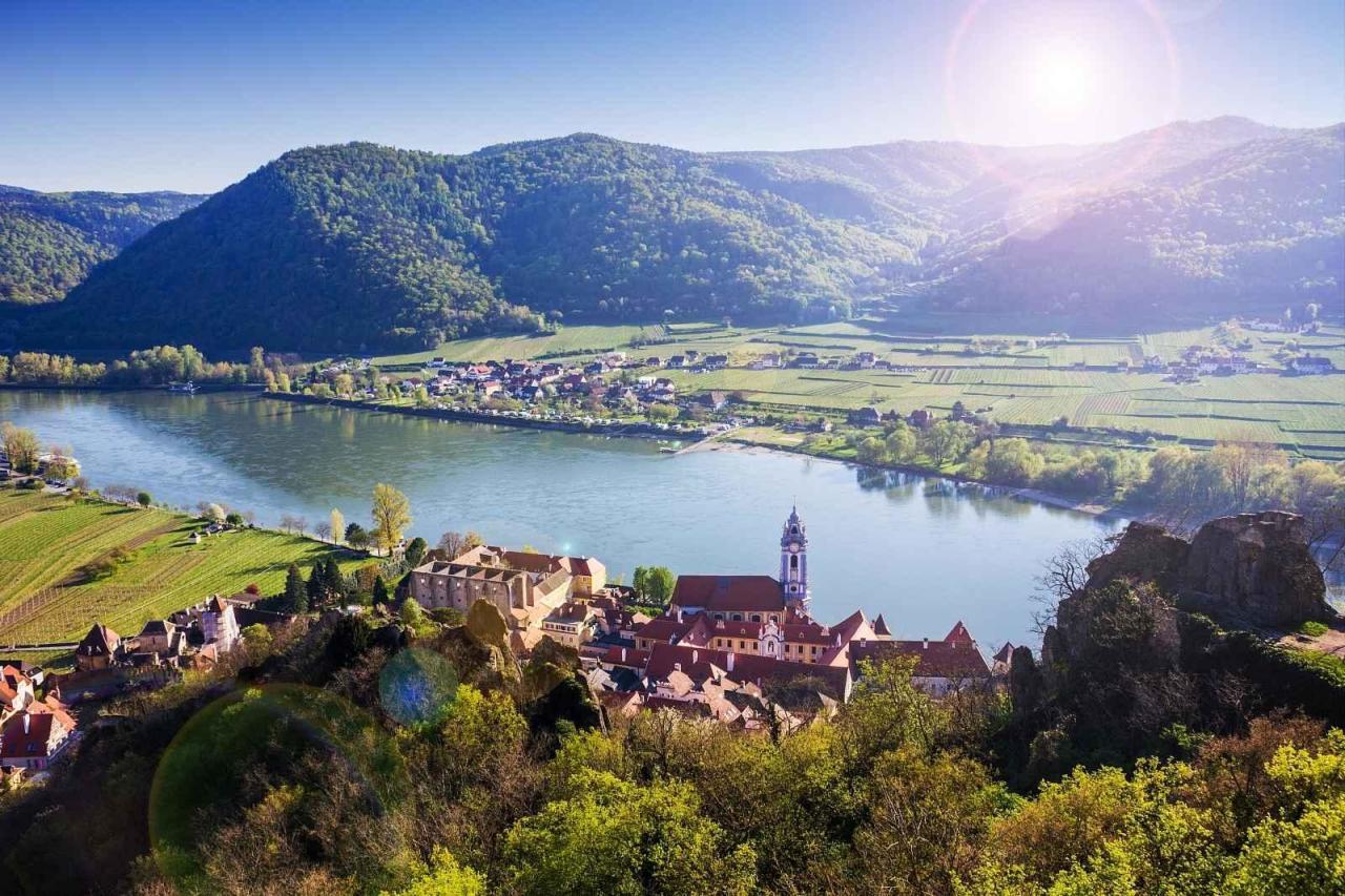 Jedno z nádherných městeček v údolí Wachau – Dürnstein.
