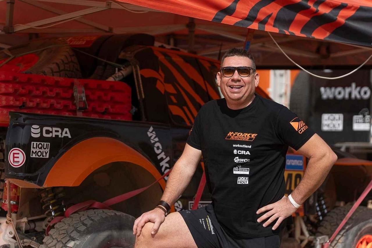 Karel Trněný v bivaku na slavné Rallye Dakar.