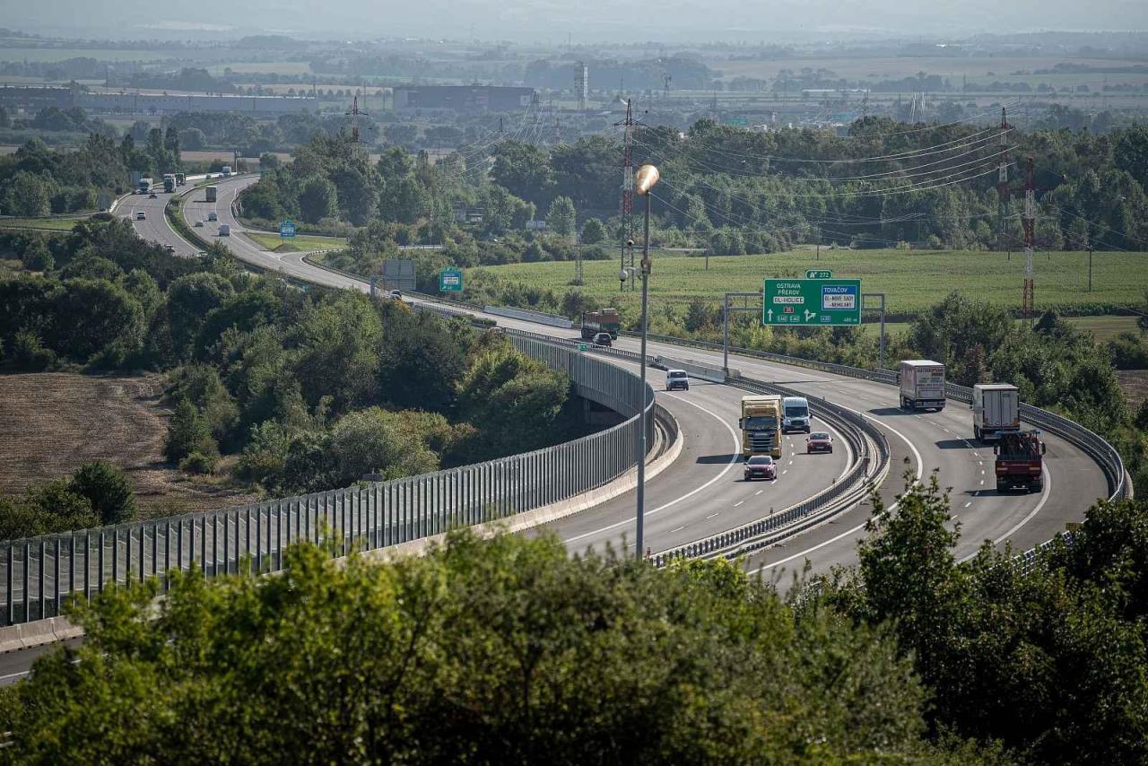 Dálniční síť v ČR má přes 1500 kilometrů.