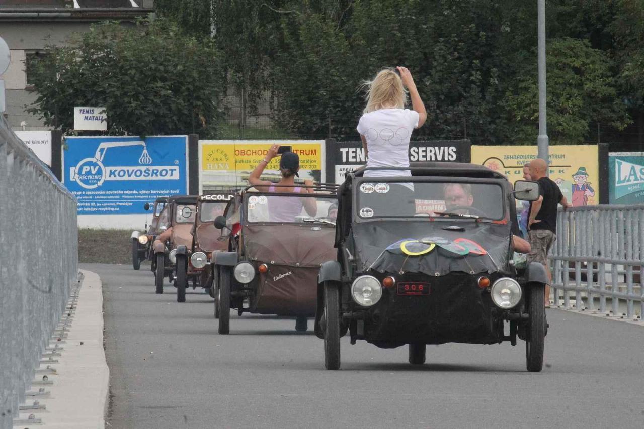 Spanilá jízda velorexů na plumlovské přehradě.
