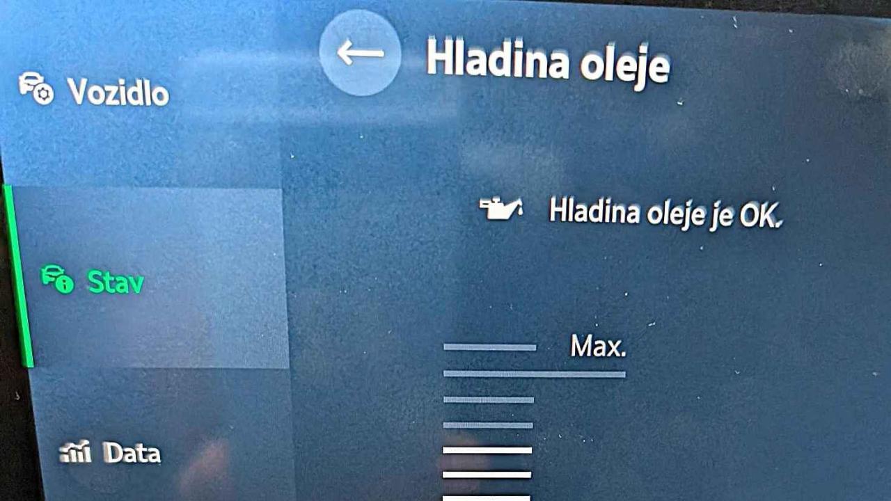 Takto se dá výška hladiny oleje v motoru zobrazit na displeji.