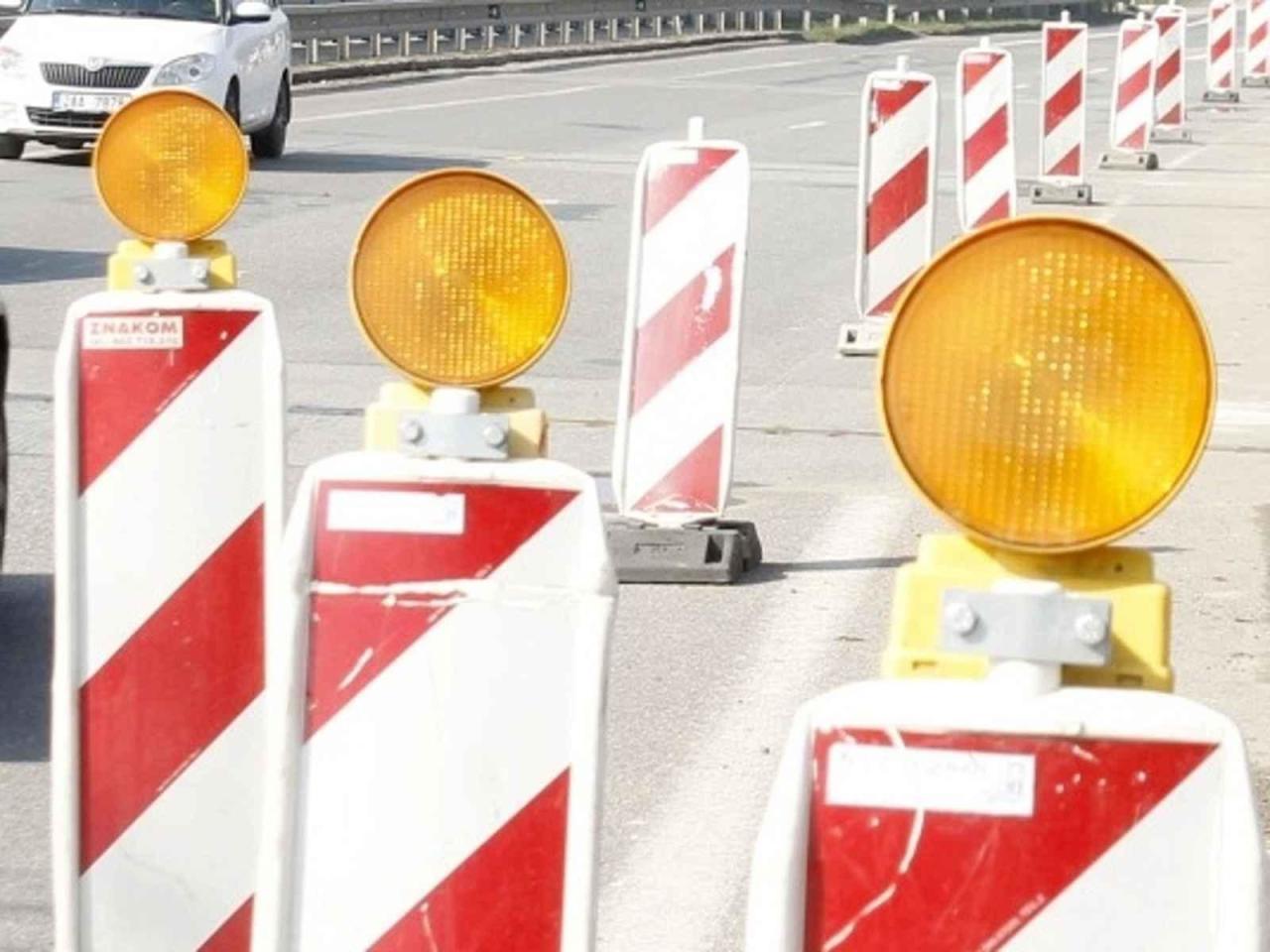 Uzavírky silnic a objížďky jsou pro řidiče zkouškou trpělivosti.