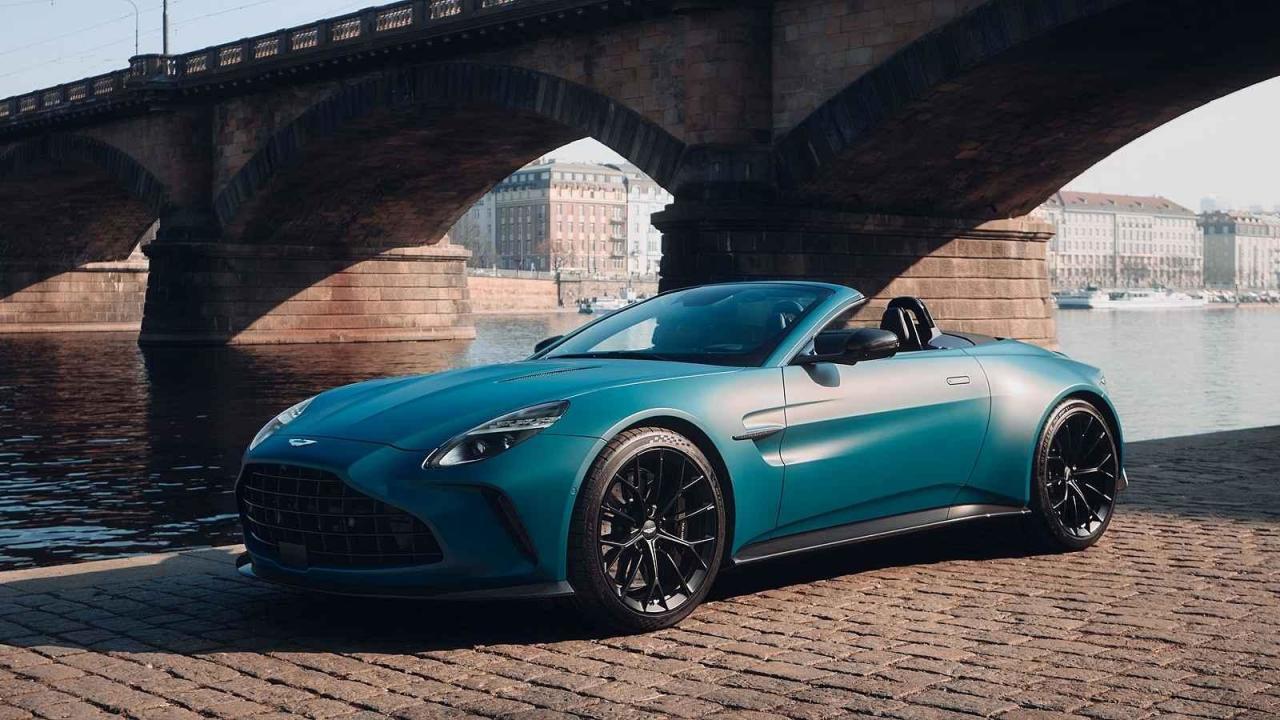 Roadster Aston Martin Vantage má nádhernou siluetu.