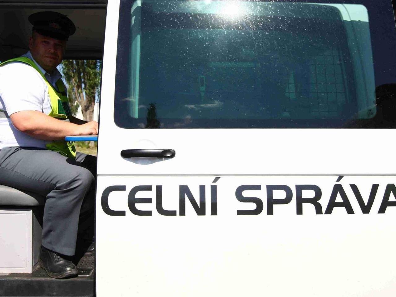 Pokud celní správa zjistí, že dovezené auto ze zahraničí nebylo procleno, musím majitel zaplatit dlužné clo a DPH