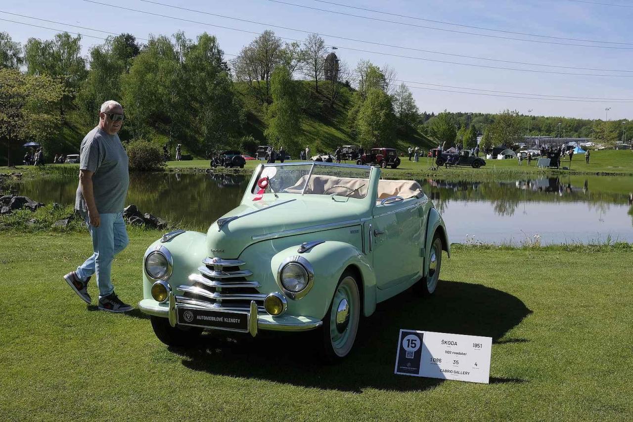 Slavnostní zahájení přehlídky vzácných historických vozidel Automobilové klenoty 2025.
