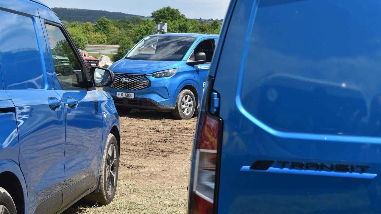 Elektrické verze mají samozřejmě v názvu písmeno E.