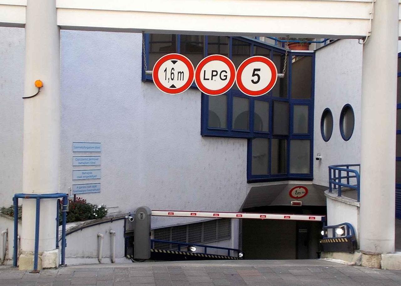 Fotka článku - Auta na plyn a parkovací domy:  stále jsou garáže, kde je s LPG zákaz vjezdu