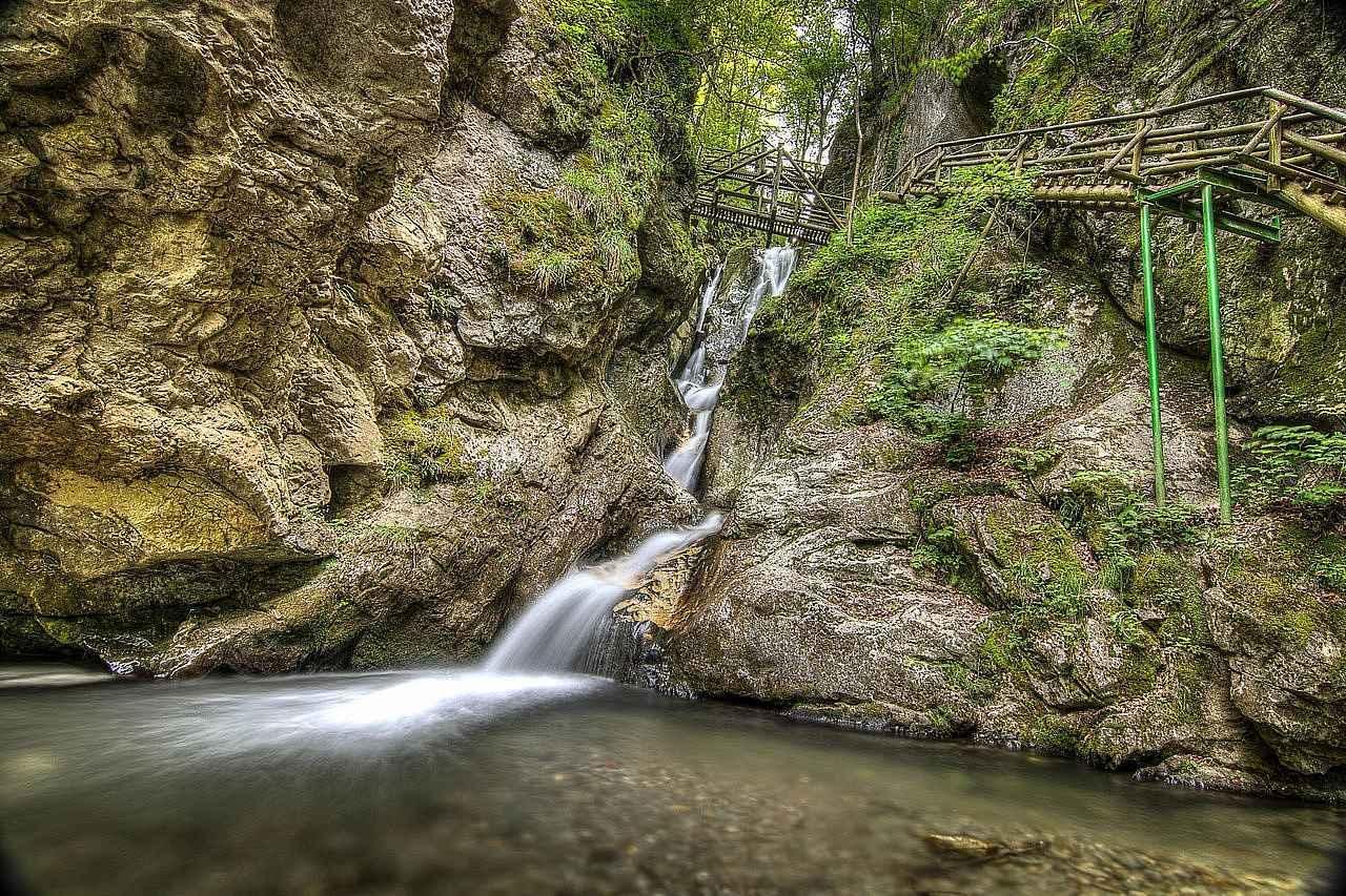Soutěska Kesselfallklamm nabízí nádherné přírodní scenérie.