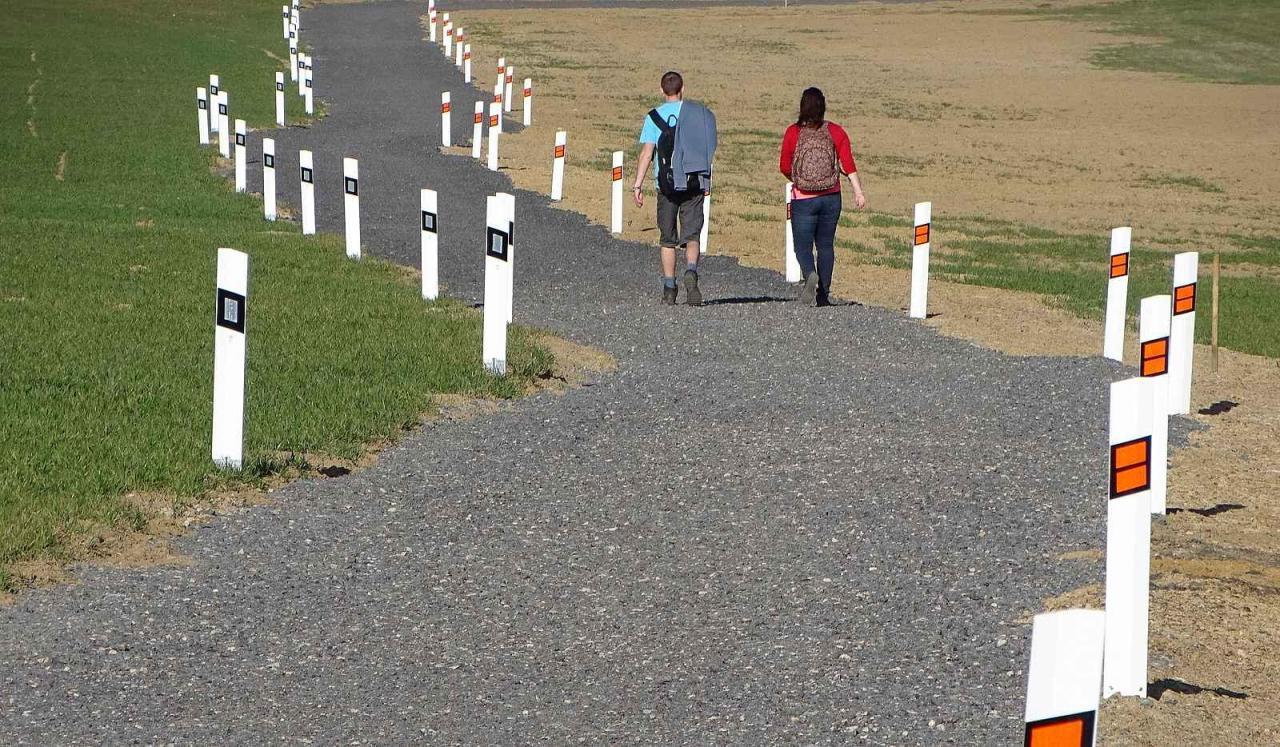 Patníky, správněji směrové sloupky, jsou nezbytným a důležitým doplňkem silničního provozu, který může i zachraňovat životy. Na silnicích se vyskytují v několika barevných provedeních.