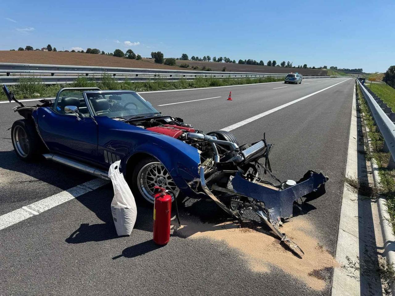 V sobotu na D3 u Netřebic havaroval Chevrolet Corvette Stingray.