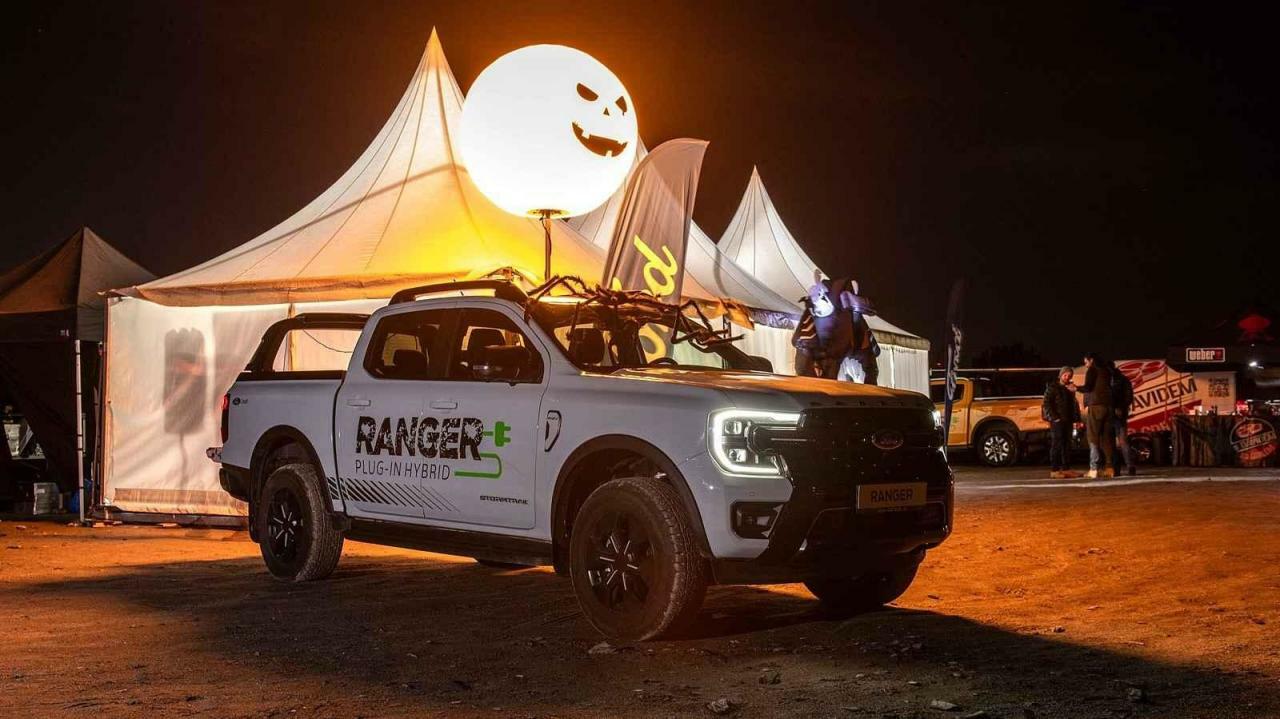 Ford Ranger PHEV je nepochybně dobrý i k uspořádání party v přírodě.