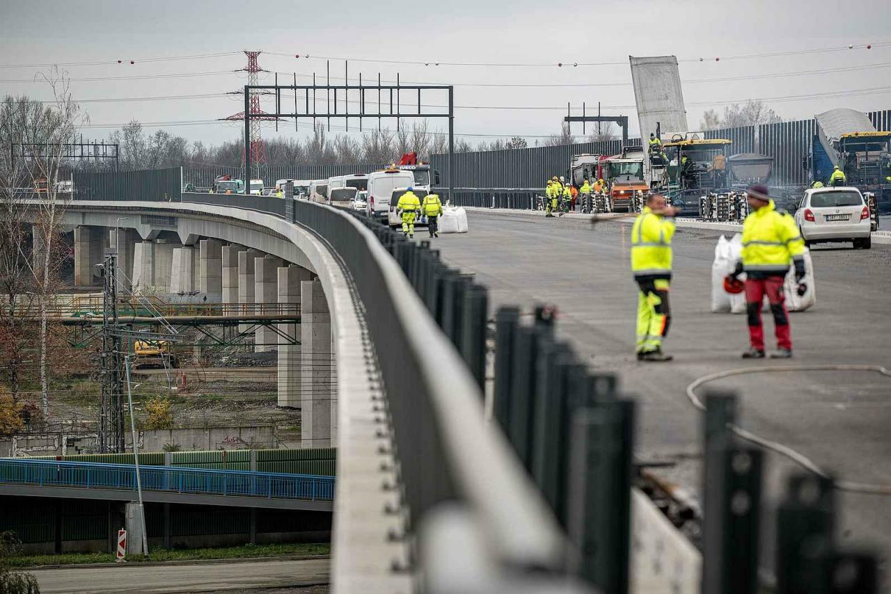 Fototermín v rámci ukázky postupu stavby dálnice D1 Říkovice–Přerov, 14. listopadu 2025, Přerov.