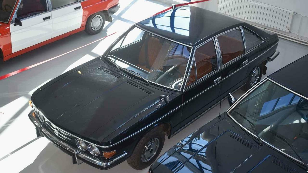 Tatra 613 s chromovými prvky se přestala vyrábět před 40 lety.