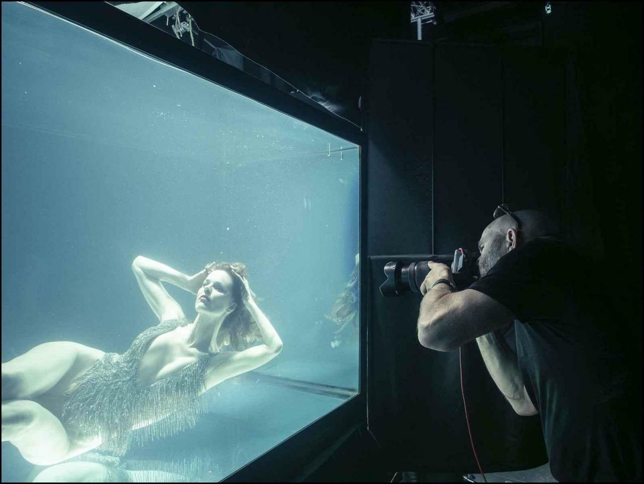 Fotka článku - Krásné ženy v roli přírodních živlů. Kalendář Pirelli vydražili za čtvrt milionu