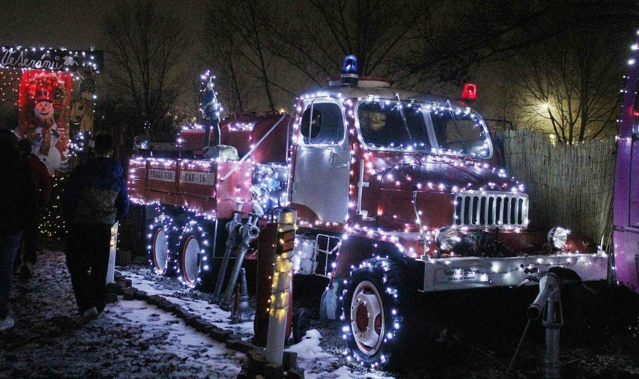 Fotka článku - Sedm a půl kilometru světýlek, veteráni a neposedná lama. Muzeum slaví Vánoce