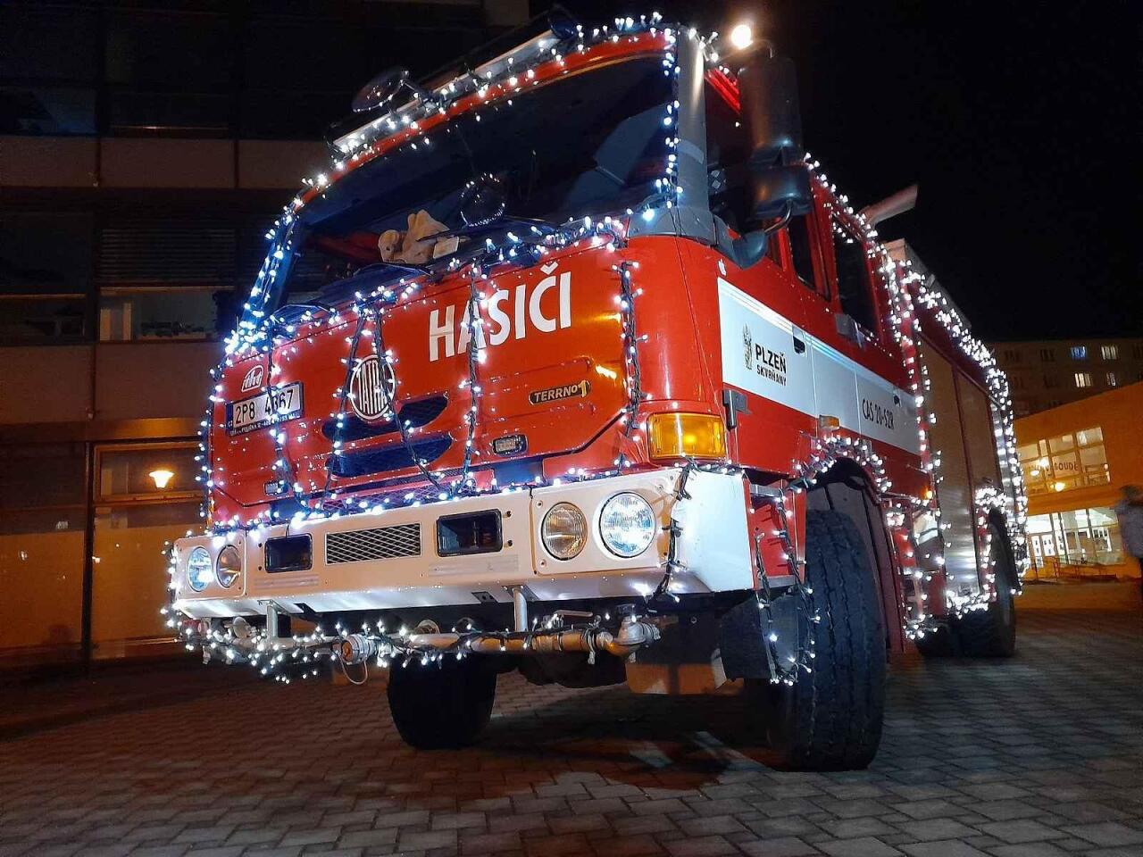 Fotka článku - Vánoční Tatra 815 budí pozornost v Plzni, ovšem je připravena vyrazit i k zásahu