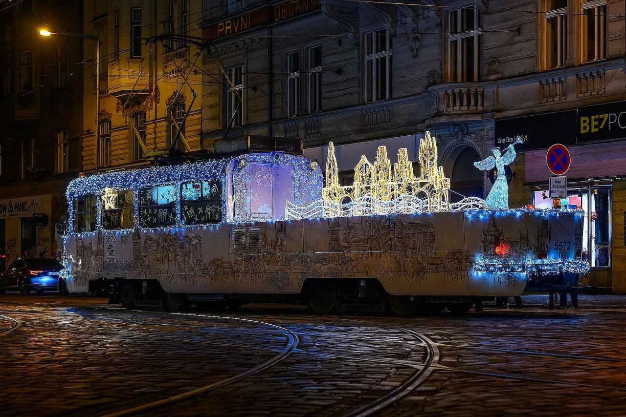 Fotka článku - Vánoční autobus, šalina i kombajn: Hlasujte pro nejkrásnější sváteční tunning