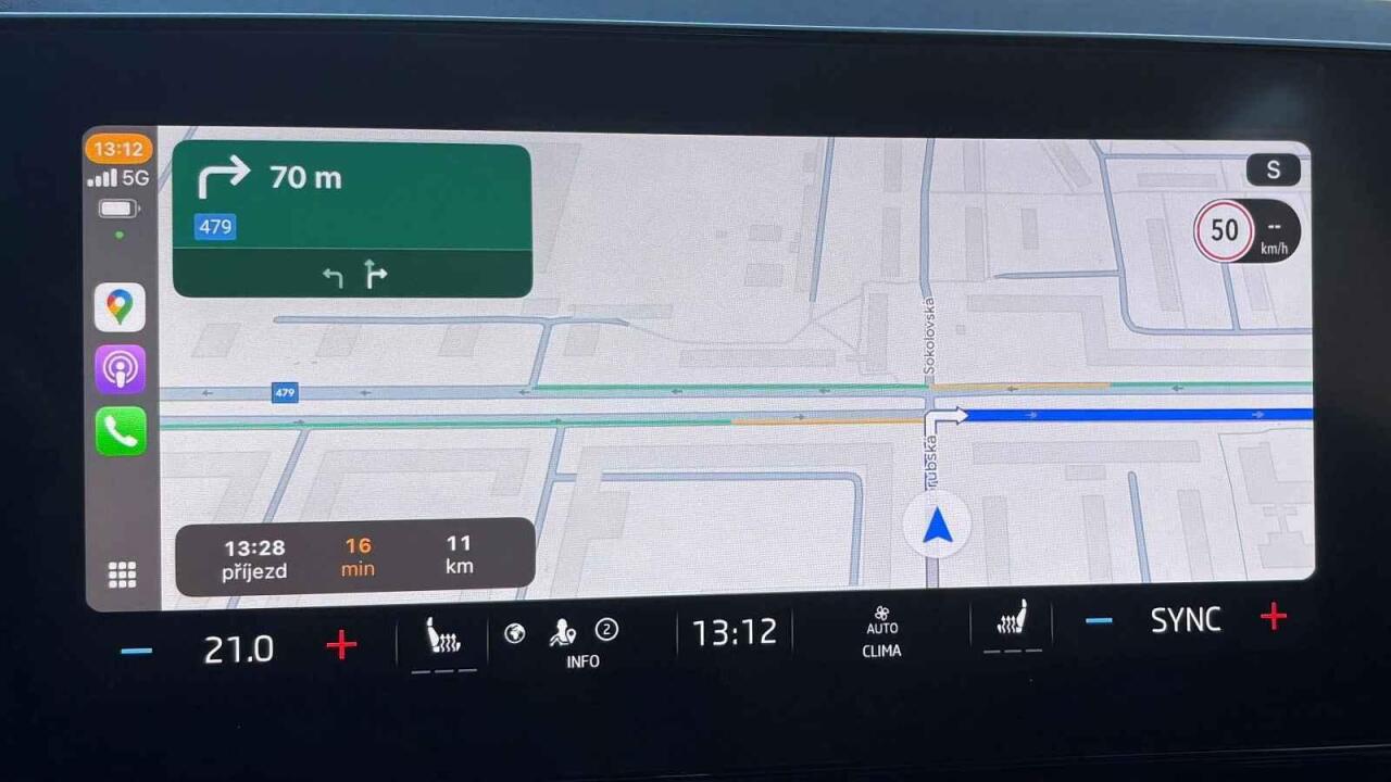 Fotka článku - Gemini v autě: Umělá inteligence už píše česky zprávy, pustí hudbu i najde cíl