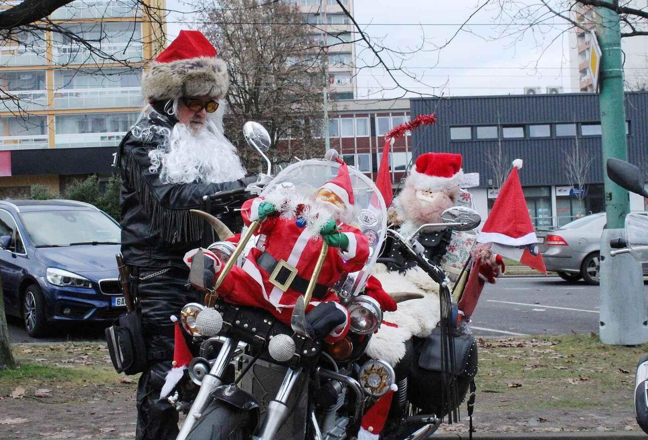 Fotka článku - Zima, Vánoce a benzín v krvi: Motorkáři opět projeli centrum Mostu