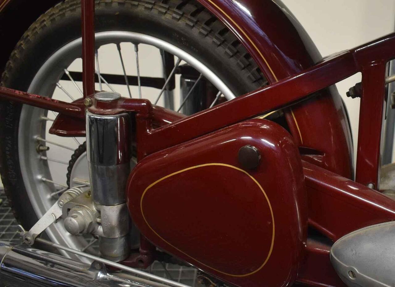 Fotka článku - Jawa Pérák slaví 80 let: Unikátní technikou, pohodlím a designem předběhla dobu