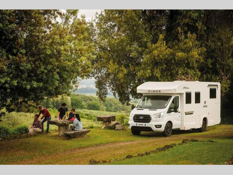 Fotka článku - Nenápadný karavan, který dává smysl: Rimor Kilig 67 Plus láká prostorem i cenou