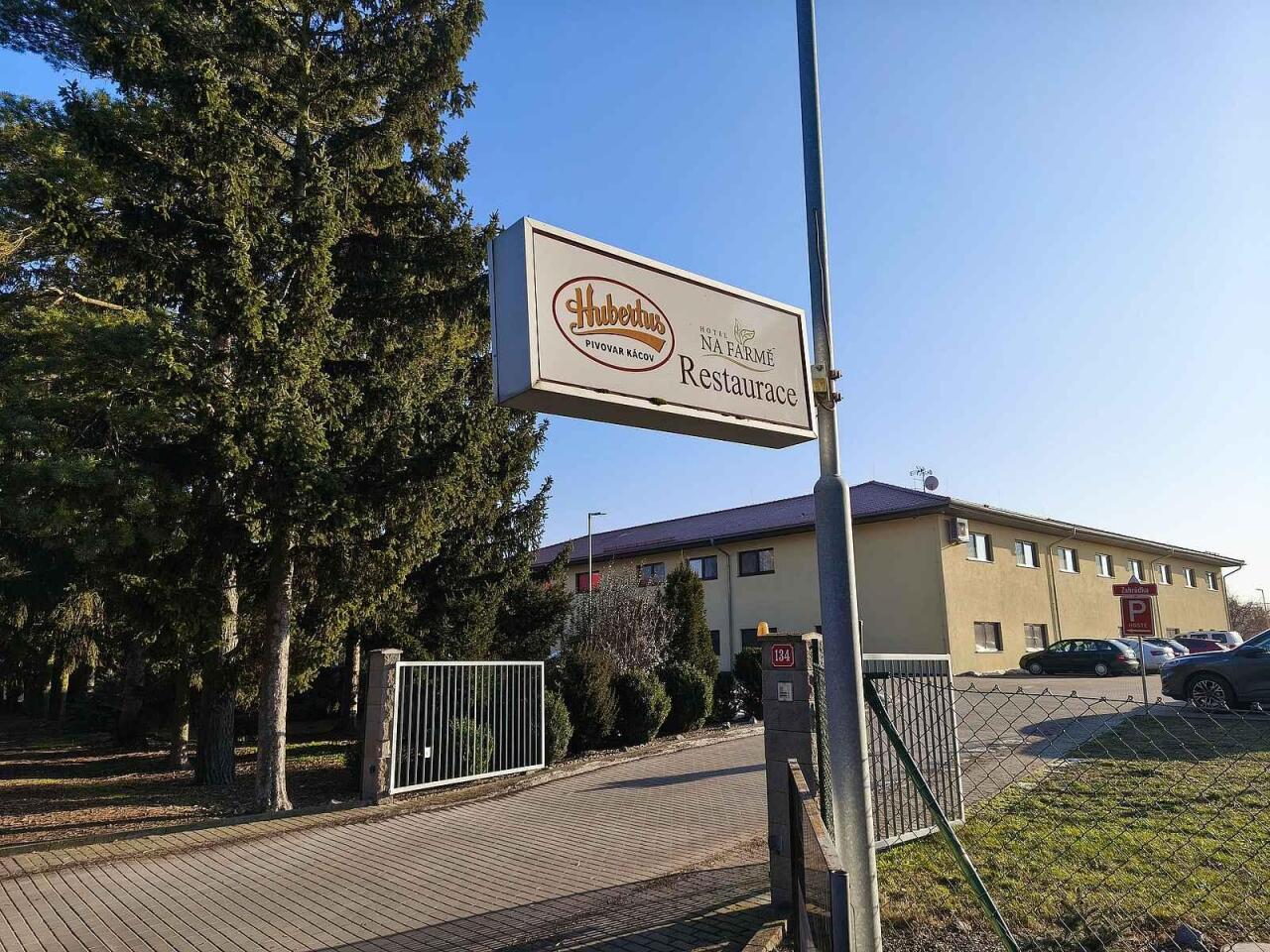 Fotka článku - Maso mají hned za plotem. Tato restaurace u D11 vaří poctivě a sklízí chválu