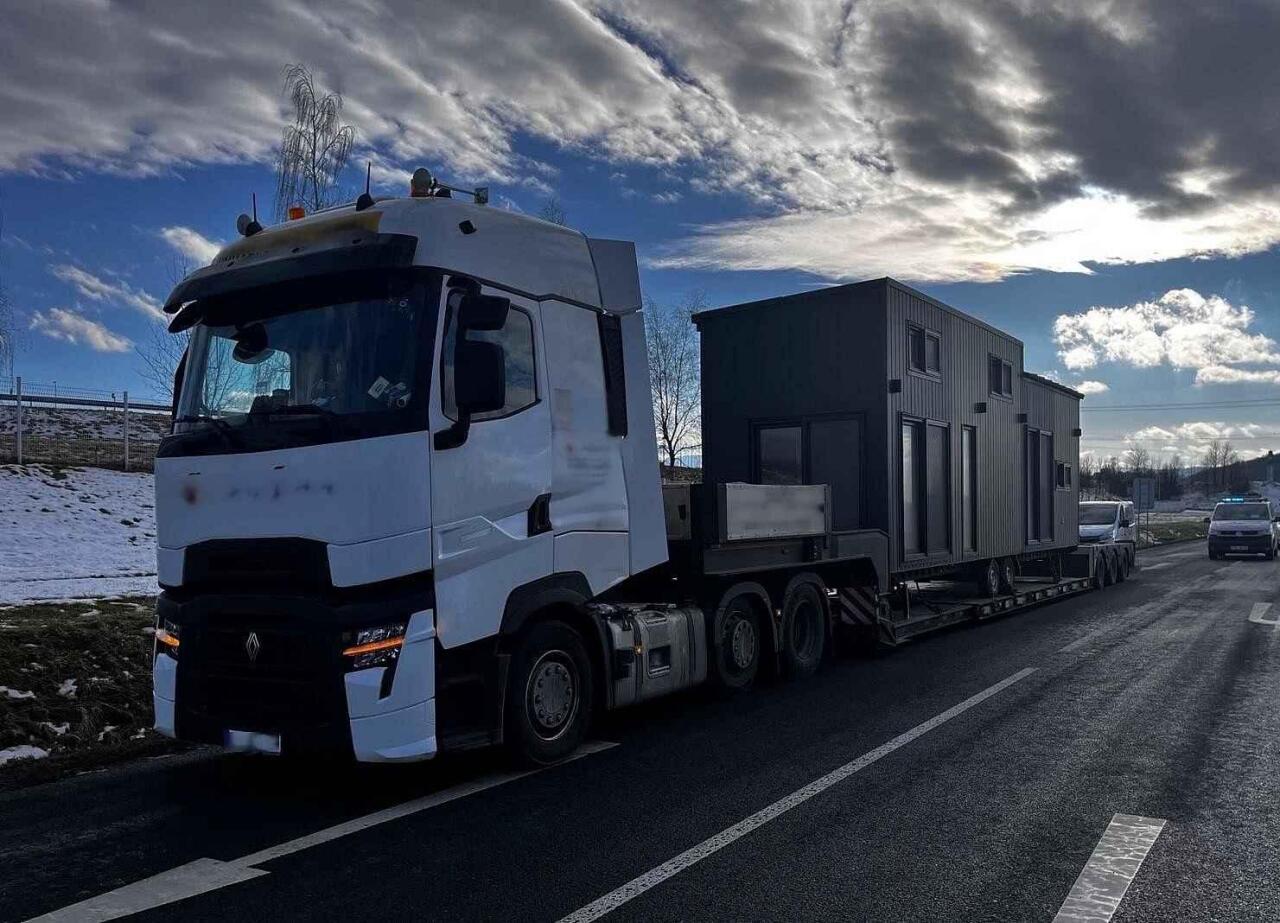 Fotka článku - D48 pod dohledem: Papírová značka, přetížené kamiony a pokuty za statisíce