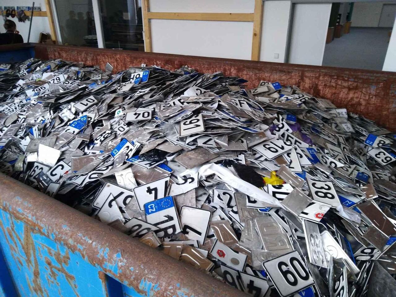 Fotka článku - Neplatit pokuty se nevyplácí. Bičem na dlužníky je zabavení registračních značek