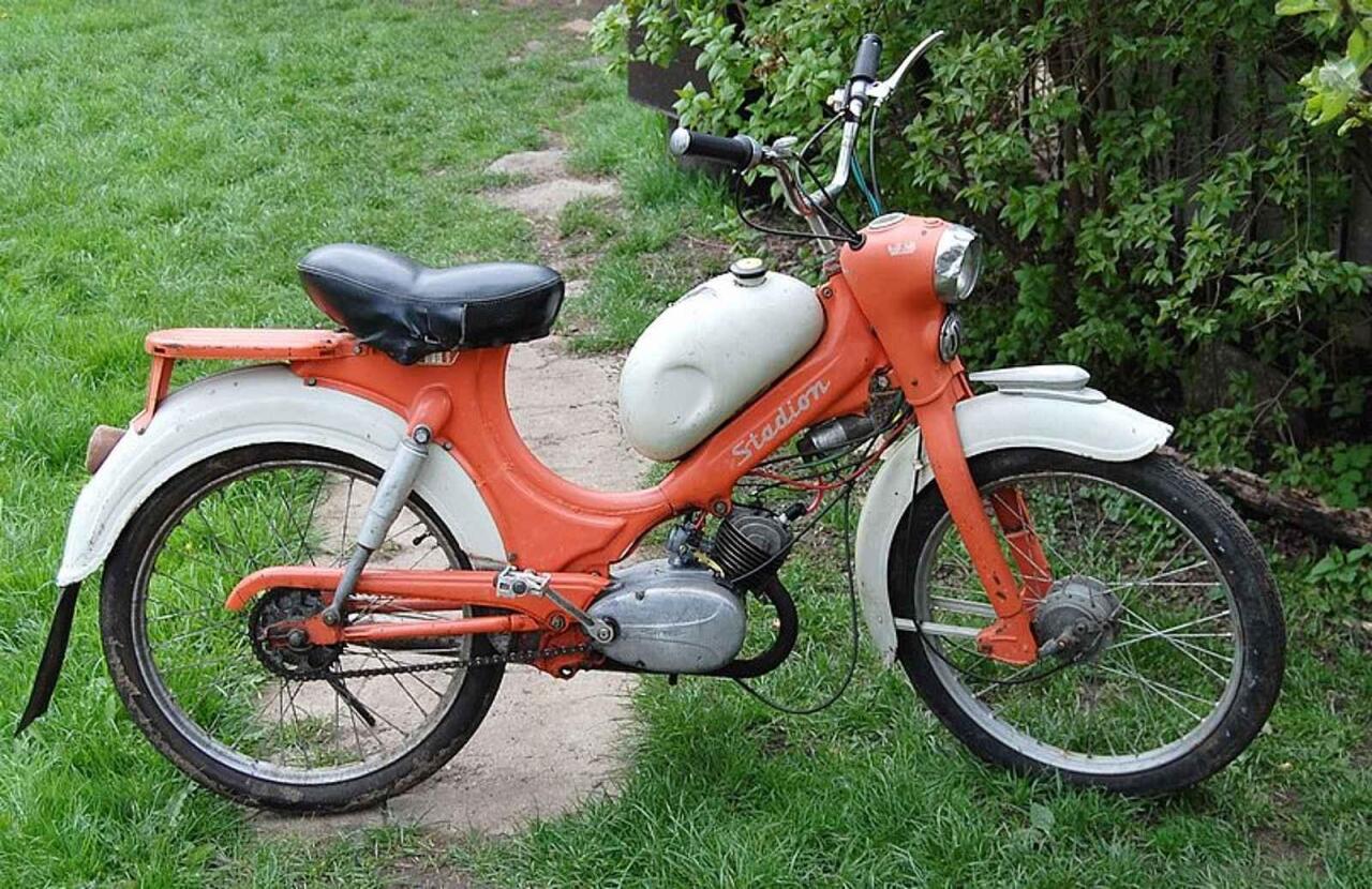 Fotka článku - Motory, které psaly děj: Jaká auta a stroje brázdily scény seriálu Chalupáři