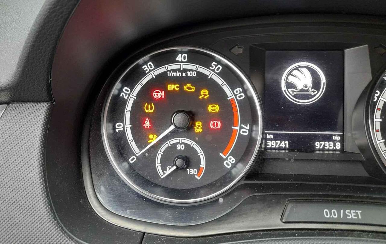 Fotka článku - Motor, brzdy, olej… Když se rozsvítí červená, jde o víc než jen o servis