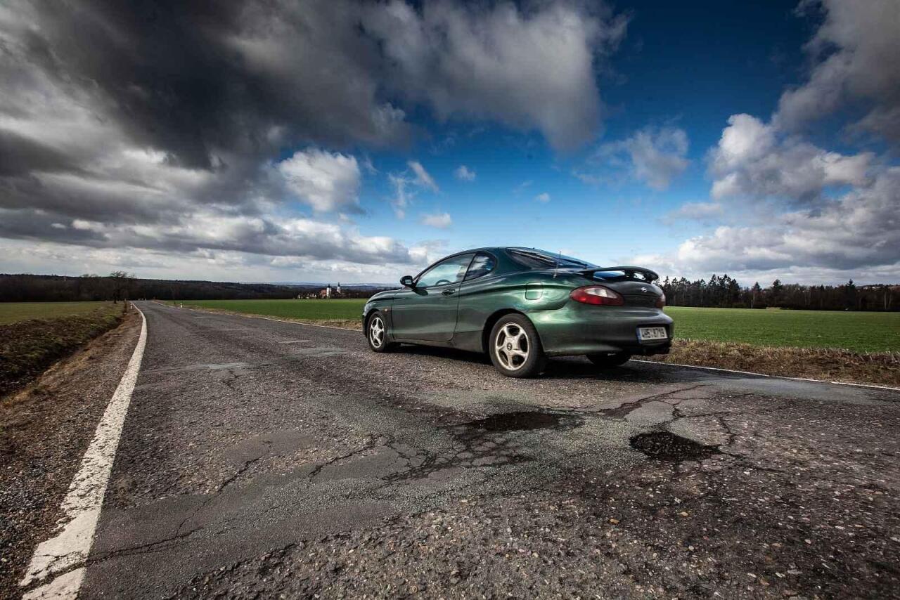 Fotka článku - Zima končí, sezona prasklých ráfků začíná. Jak postupovat, když vymetete díru