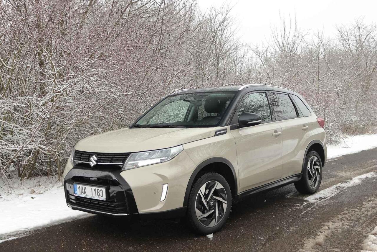 Fotka článku - Suzuki Vitara přináší komfort bez digitálních efektů, ideální pro páry a menší r