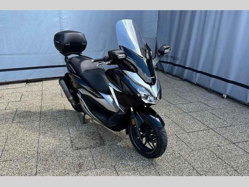 Fotka článku - Skútr do práce i na výlety je ideální koupit na jaře. Jak vybrat spolehlivý kus?