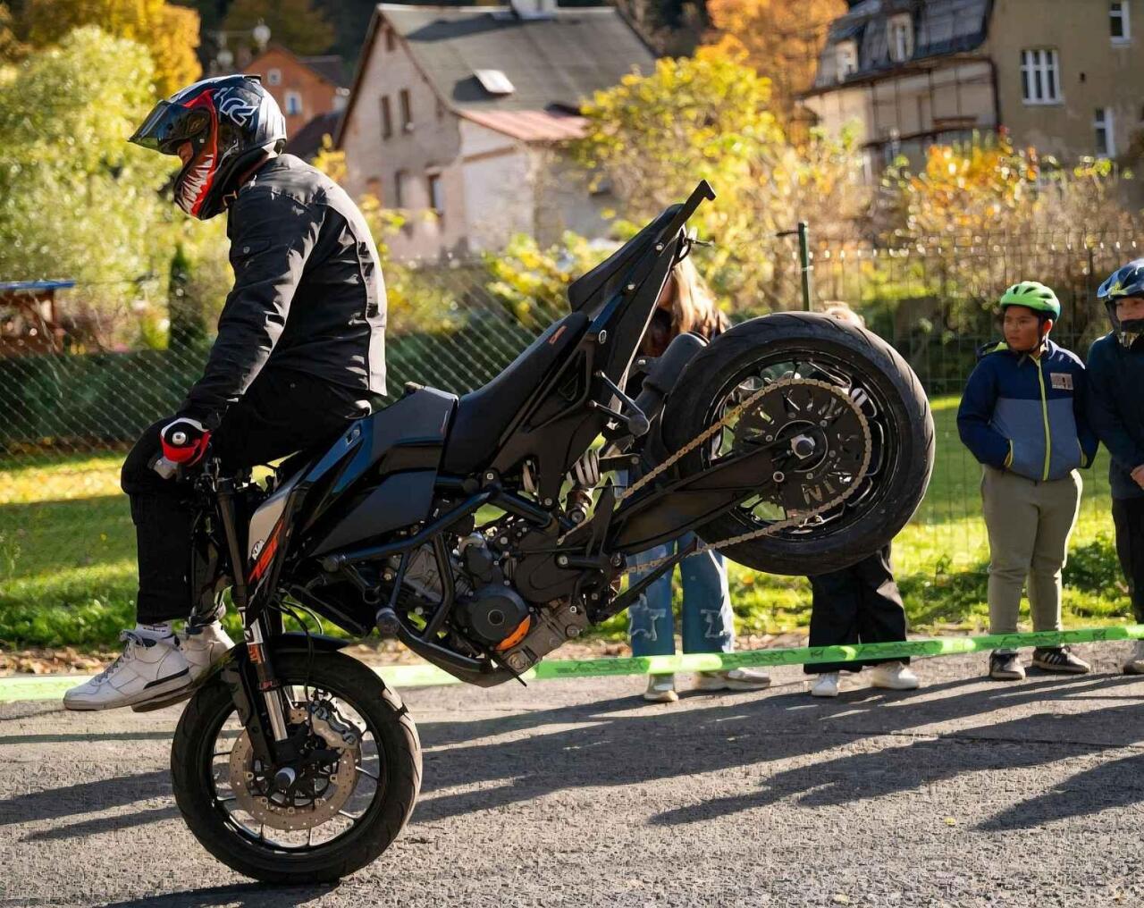 Fotka článku - Z fichtla až na mezinárodní stunt scénu. Svůj stroj si Jaroslav zcela přestavěl