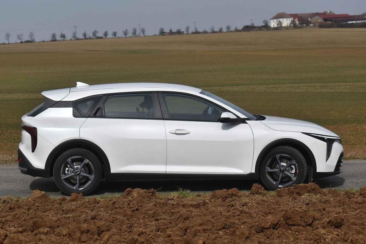 Fotka článku - Test Kia K4: Jak jezdí nový korejský vůz se nejslabším motorem?