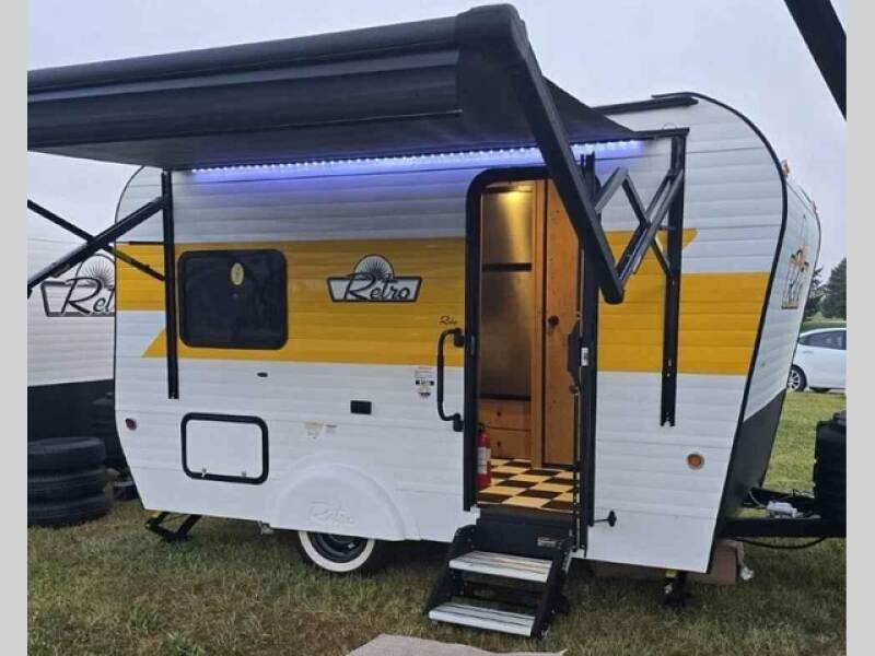 Fotka článku - Vypadá jako starý karavan po dědovi. Uvnitř se ale skrývá moderní interiér