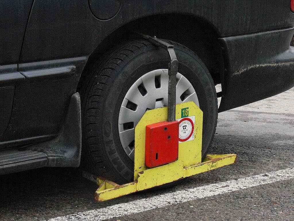 Fotka článku - Řidička v Brně odjela s nasazenou botičkou: kuriózní případ skončil jako nehoda