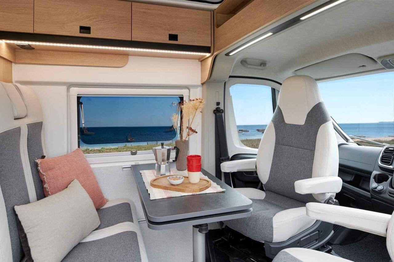 Fotka článku - Vypadá jak dodávka, uvnitř je byt. Levný a kompaktní obytňák ocení i začátečníci