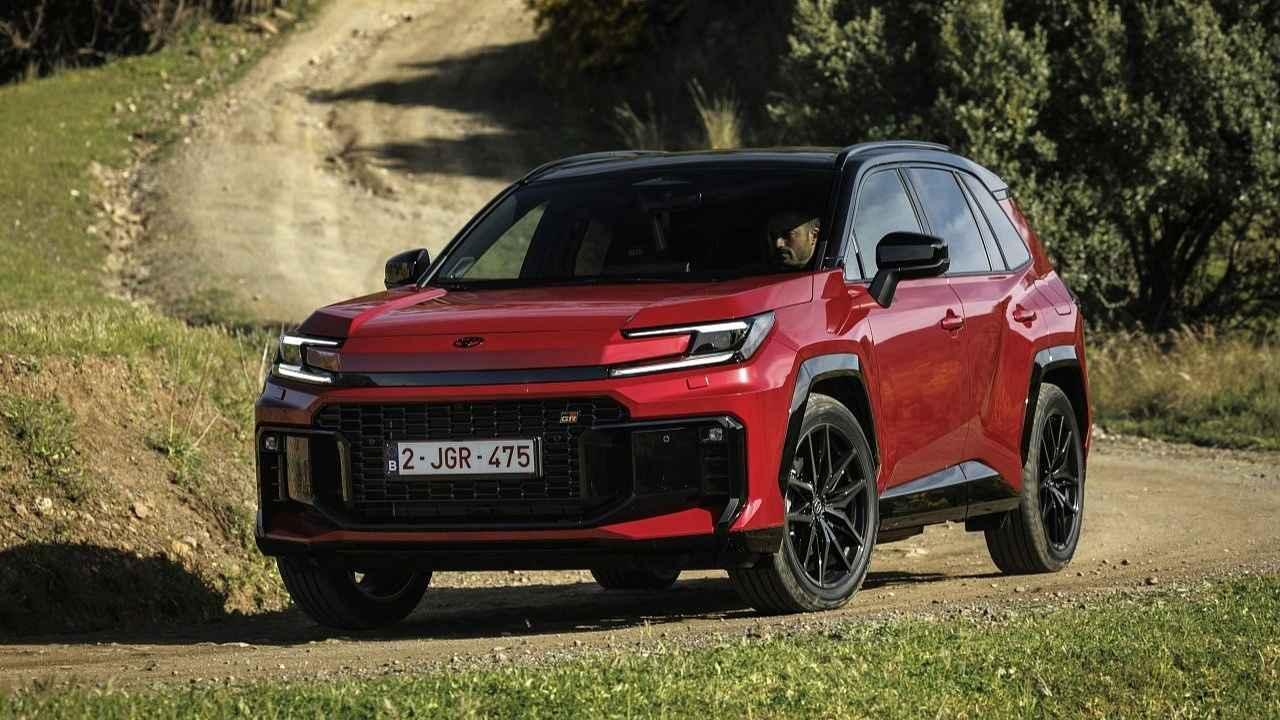 Fotka článku - Král aut přijíždí v nové generaci. Vypadá drsně, ale jízda je teď kultivovanější