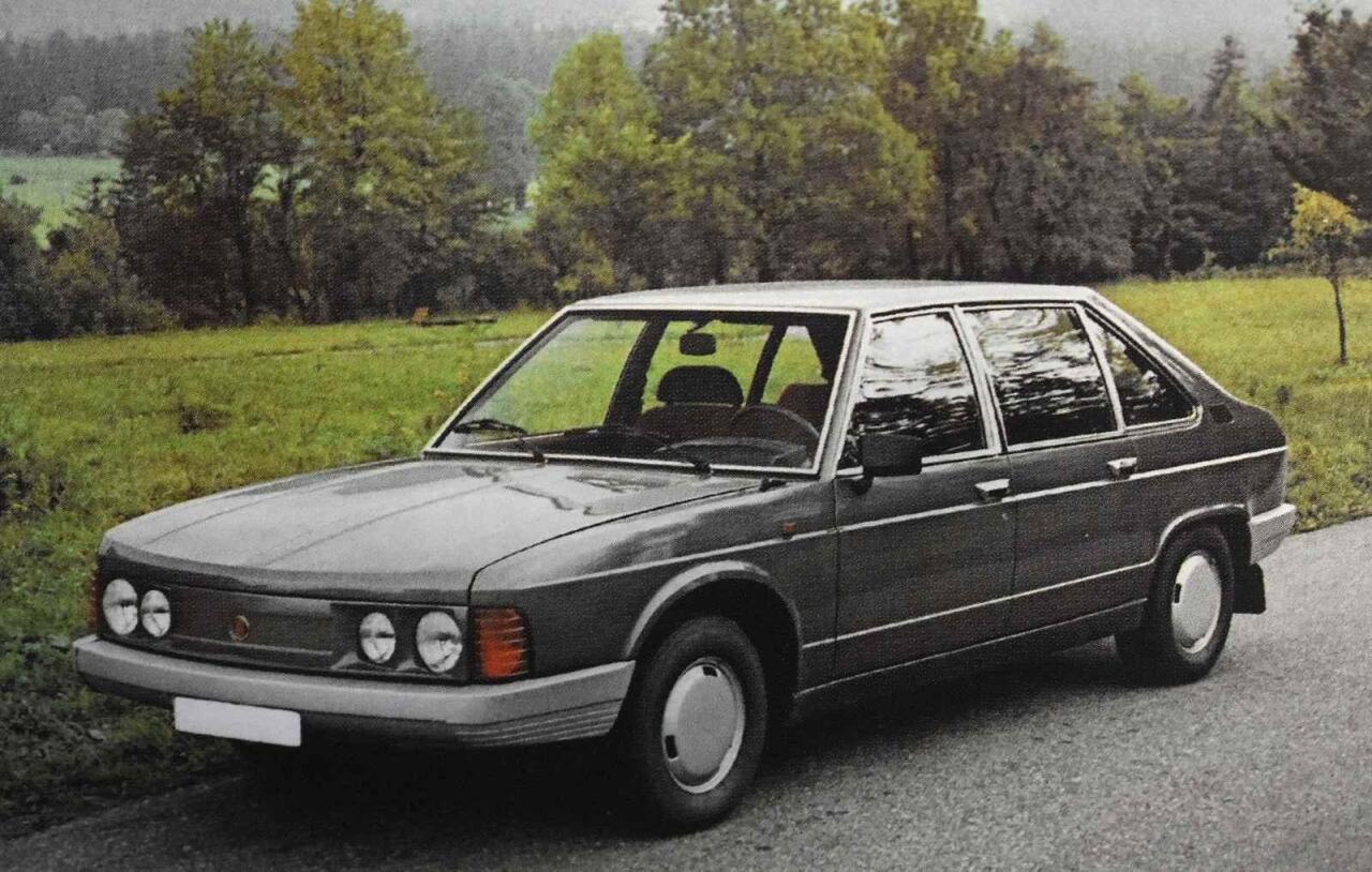 Fotka článku - Místo chromu plasty: Slavná Tatra 613 přišla před 40 lety o svůj typický vzhled