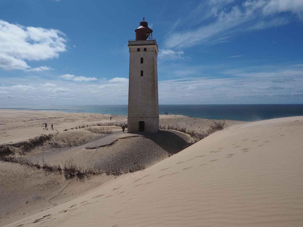Fotka článku - Maják na útěku: dánský obr se musel přestěhovat, jinak by ho zasypal písek