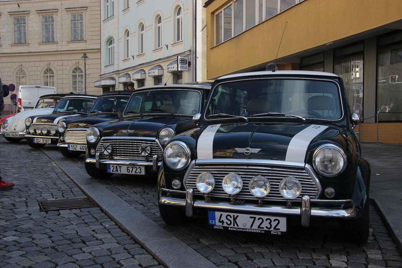 Fotka článku - Příbram ožila veterány: Nejkratší Route 66 přilákala fanoušky historických vozů