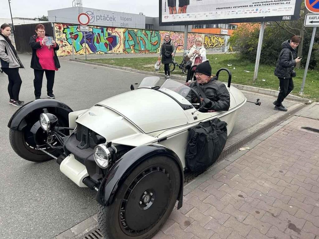 Fotka článku - Britská legenda před supermarketem: moderní Morgan Motor Company budí rozruch