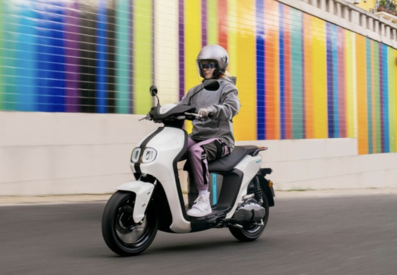 Fotka článku - Elektroskútry dobývají města: Těchto 9 modelů můžete řídit i s „béčkem“