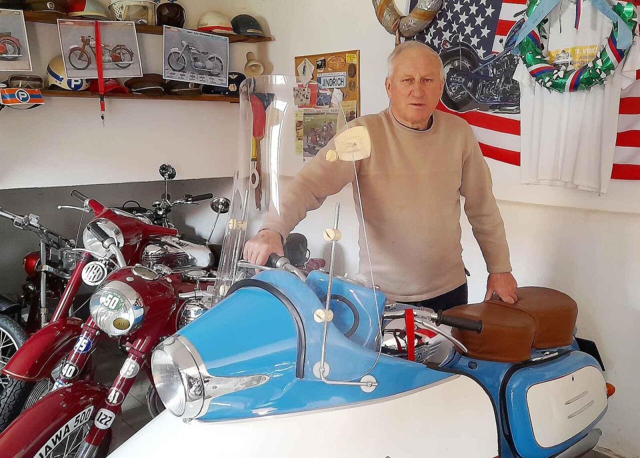 Fotka článku - Unikátní sbírka motorek a aut představuje policejní historii a desítky veteránů