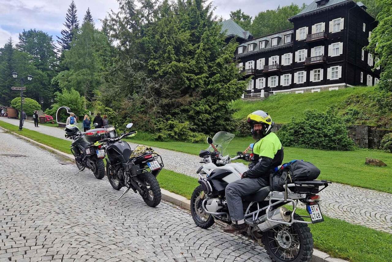 Fotka článku - David Král vyměnil film za motorky. Motokeška mění výlety na dobrodružnou hru