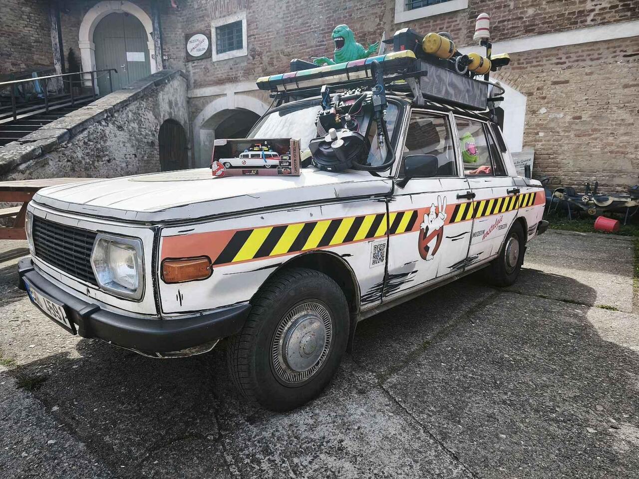 Fotka článku - Z Wartburgu vznikla ikona z Krotitelů duchů. Kutil z Terezína ho má jako reklamu