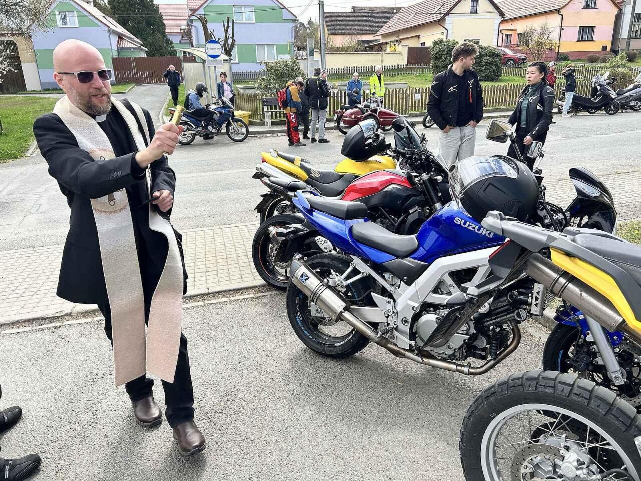 Fotka článku - Motorkáři v Puclicích přijali požehnání a vyrazili na spanilou jízdu