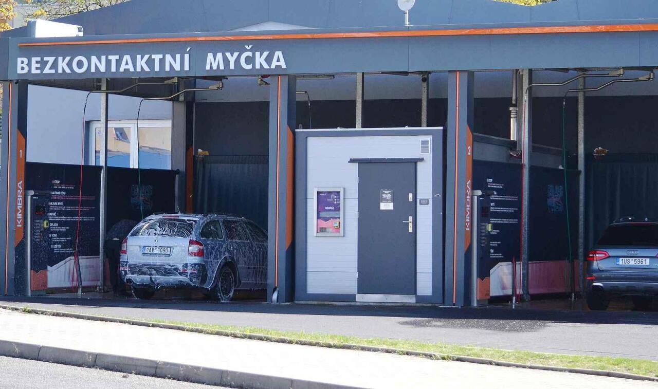 Fotka článku - Hadice, pěna a problém: Mytí auta doma se nemusí vyplatit. Hrozí pokuta